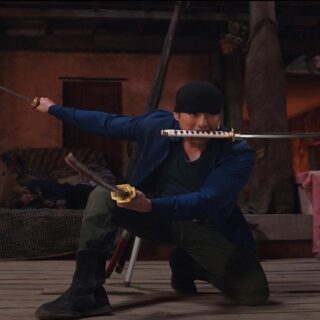 Zoro virou John Wick 😮😱

Mackenyu como Roronoa Zoro já tinha momentos bons na primeira temporada. "Whisky Business" é um salto de qualidade que deixa tudo o que veio antes parecendo aquecimento.

"Whisky Business" planta várias sementes para o que vem a seguir. A Baroque Works deixa de ser uma ameaça abstrata e passa a ter rostos, habilidades e uma estrutura que a série começa a revelar em camadas.

Confira o review completo do episódio no site.

#onepiece #onepieceedit #zoro #anime #liveaction #netflix