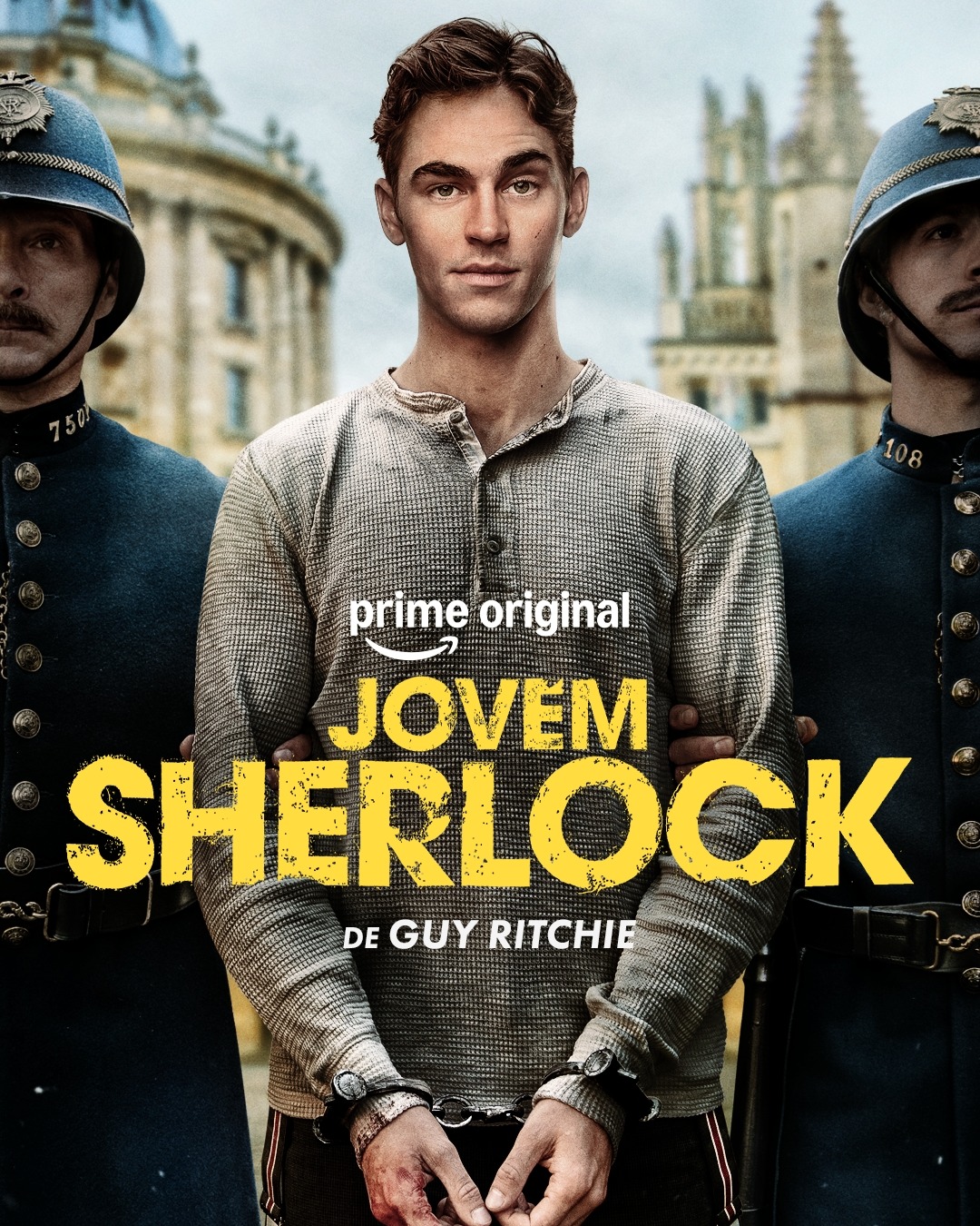 🕵️‍♂️🔥 Elementar desde jovem! “Jovem Sherlock” ganha data, cartaz e teaser oficial

O Prime Video divulgou a data de estreia, o cartaz e o primeiro teaser explosivo de “Jovem Sherlock” (Young Sherlock), série que promete reinventar o início da jornada do detetive mais famoso da literatura.

Protagonizada por Hero Fiennes Tiffin (After) e dirigida por Guy Ritchie, a produção apresenta um Sherlock Holmes de apenas 19 anos, ambientado na Oxford de 1870: brilhante, impulsivo, indisciplinado e ainda longe do mito que conhecemos. Quando um assassinato misterioso ameaça sua liberdade, o jovem gênio é forçado a conduzir sua primeira grande investigação, mergulhando em uma conspiração que pode mudar o mundo — e seu destino — para sempre.

📺 Todos os 8 episódios estreiam simultaneamente em 4 de março de 2026, exclusivamente no Prime Video, em mais de 240 países.

O elenco reúne nomes de peso como Colin Firth, Joseph Fiennes, Natascha McElhone, Dónal Finn, Zine Tseng e Max Irons, com Matthew Parkhill como showrunner. A estética vitoriana crua e moderna, aliada a ação intensa e inteligência afiada, carrega a assinatura inconfundível de Guy Ritchie.

#JovemSherlock #YoungSherlock #SherlockHolmes #PrimeVideo #GuyRitchie #HeroFiennesTiffin #SerieNova #Estreia2026 #Teaser #Series #PipocandoNoticias